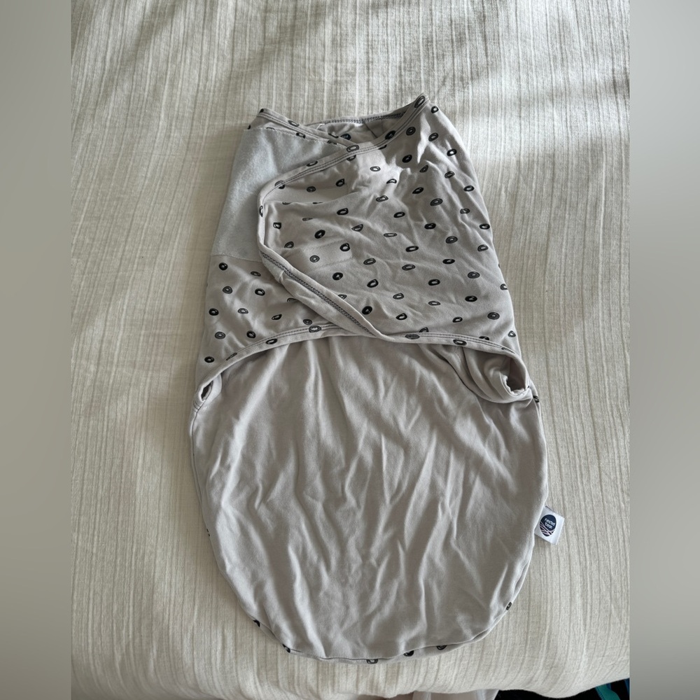 Nested been swaddle size 0 to 6 months